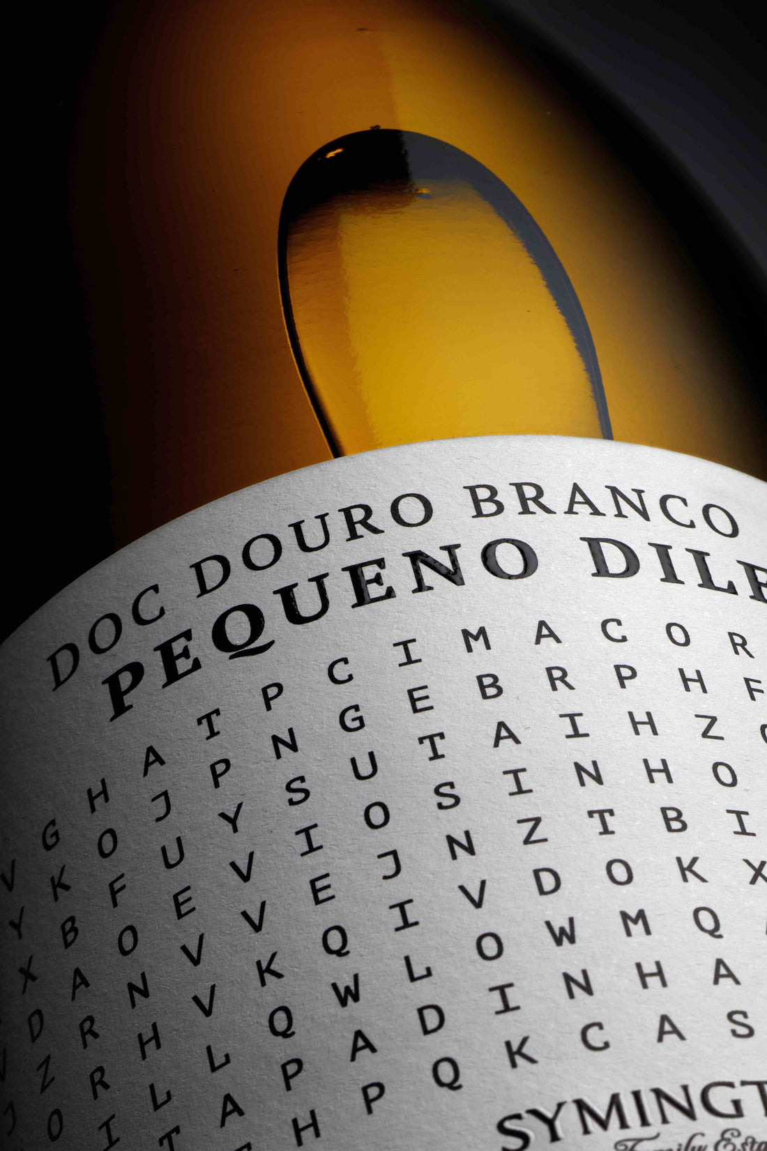 Pequeno Dilema: uma belíssima expressão do Douro, proveniente de duas das nossas melhores vinhas de altitude.